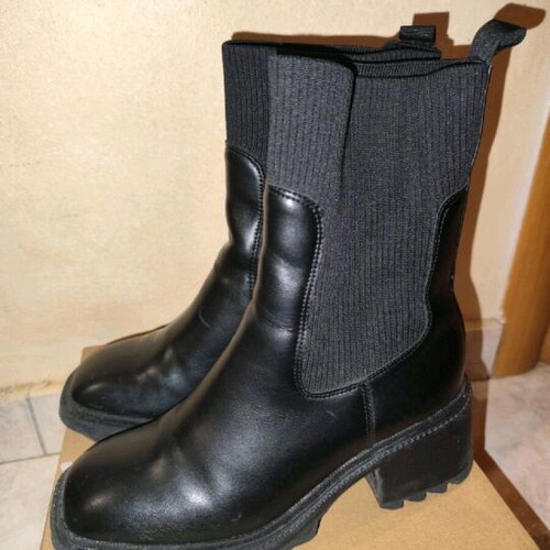 Black ankle boots with heel like new, size 38