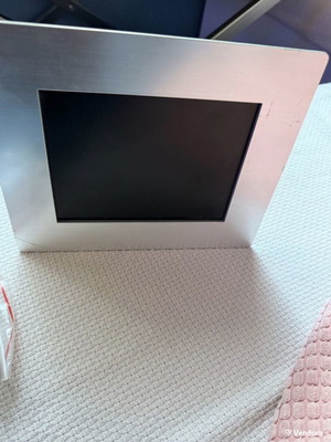 Brookstone digital photo frame like new