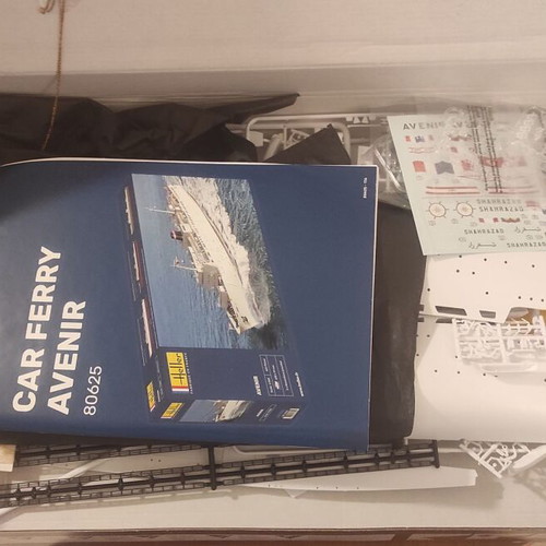 Avenir Car Ferry model by Heller new