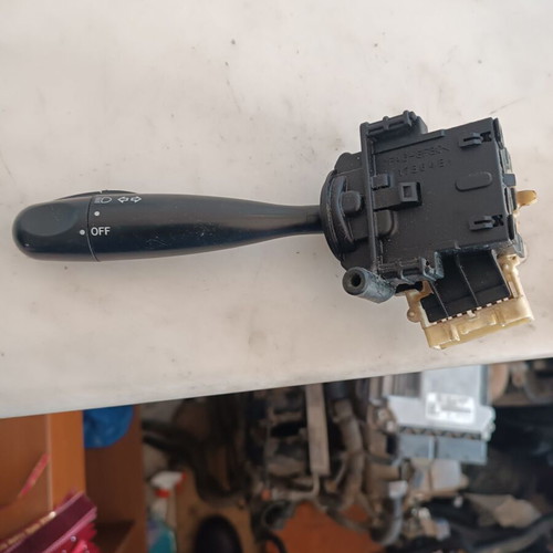 Διακόπτης φωτών για Toyota Yaris '99-'03 σαν καινούργιο