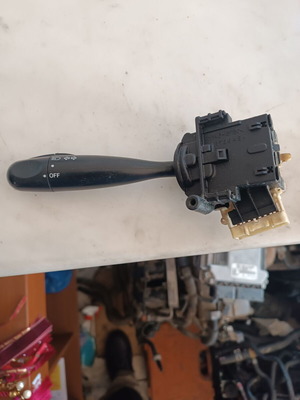 Διακόπτης φωτών για Toyota Yaris '99-'03 σαν καινούργιο