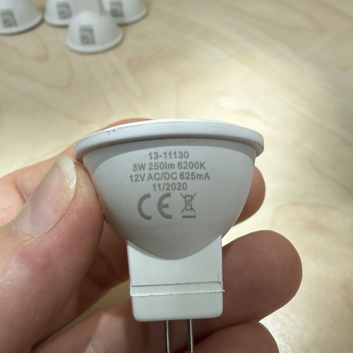 Lumen 3W 6200K LED bulbs, like new, pack of 5