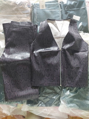 Σετ δερμάτινο παντελόνι και γιλέκο G&M SPORT μωβ σαν καινούργιο