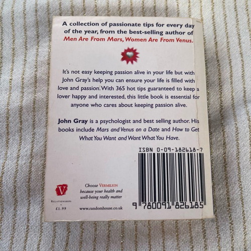 Mars and Venus mini book like new, John Gray, love tips
