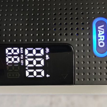 Ασύρματη αντλία αέρα VARO 8V, 150 PSI, φακός, εξαρτήματα νέα