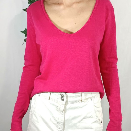 American Vintage pink cotton long-sleeve top used with V neckline