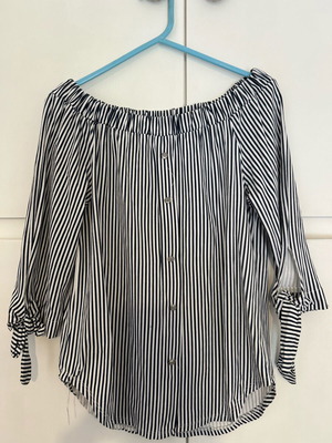 Off-shoulder striped top like new, white and blue, one size