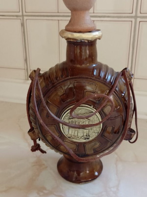 Vintage souvenir μπουκάλι βερμούτ με δερμάτινο λουράκι και ξύλινο πώμα σαν καινούργιο