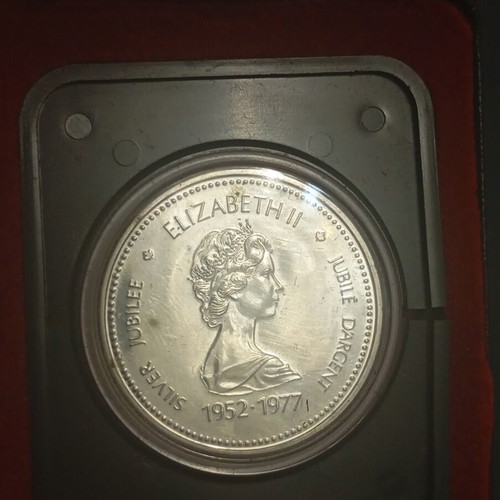 Canadian Silver Dollar 1977 used, Queen Elizabeth 25th Anniversary