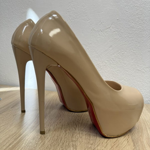 Olympic Stores beige patent leather high heels, size 40