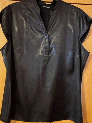 Marks & Spencer Plus Size Satin Texture Shirt 5XL like new, black