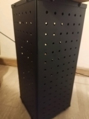 Μεταλλικό Stand διάτρητο