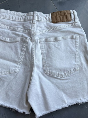 H&M λευκά τζιν σορτς μεταχειρισμένα, μέγεθος 38, στενή γραμμή