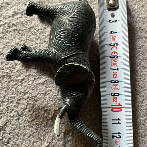 Elephant figure used without box
