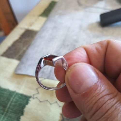 Women's silver ring 925 with red stone 6g size 47/48 like new