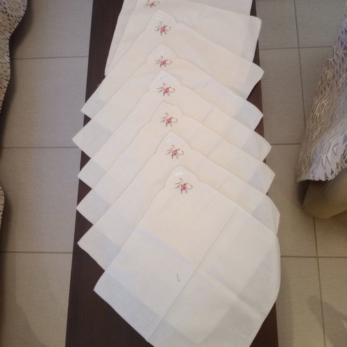 Set of 8 embroidered napkins - Brand new - 100% Cotton