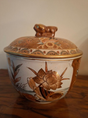 Satsuma bowl-fondantier with gold details and embossed painting new