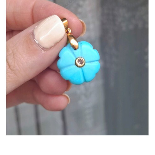 Motif stone pendant like new