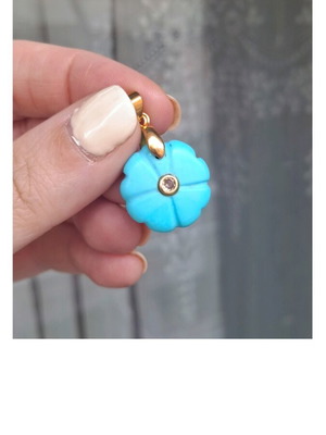 Motif stone pendant like new