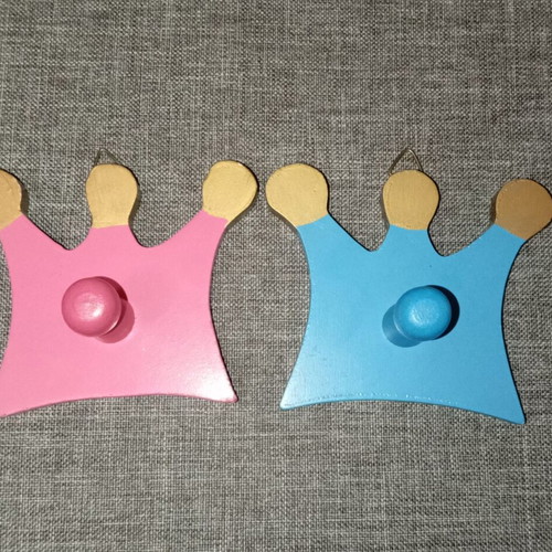 Wooden children's hangers, set of 2, crown design like new
