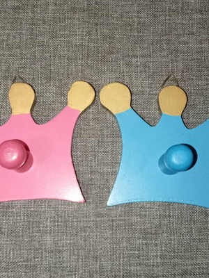 Wooden children's hangers, set of 2, crown design like new