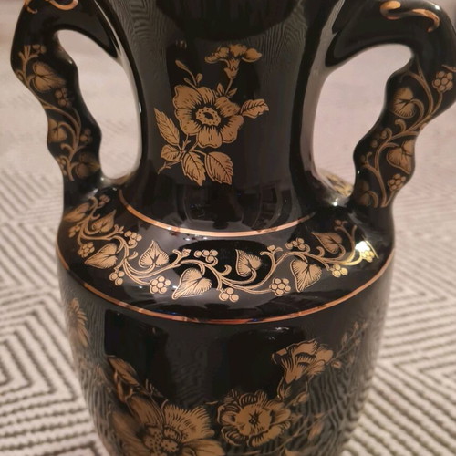 Vase and two ashtrays used, black porcelain with real gold, handmade