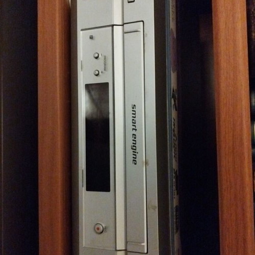 Sony video player used, with remote, for parts, plays with snow