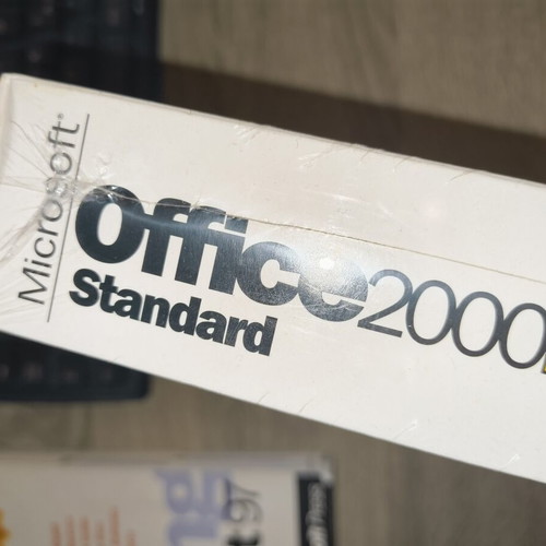 Microsoft Office 2000 Standard Greek edition, sealed with PowerPoint 97 guide