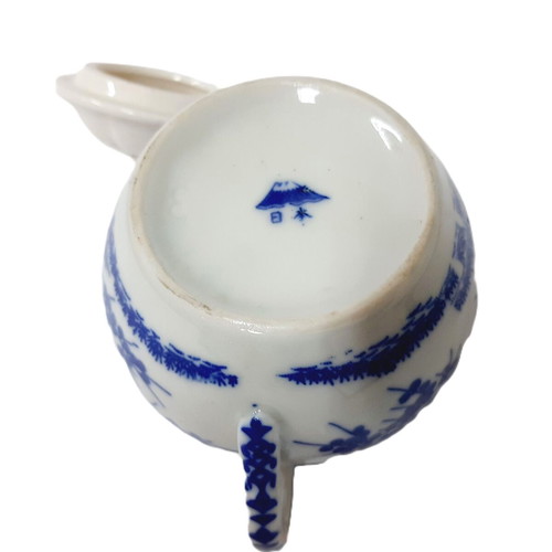 Japanese porcelain sugar bowl like new, blue and white decor