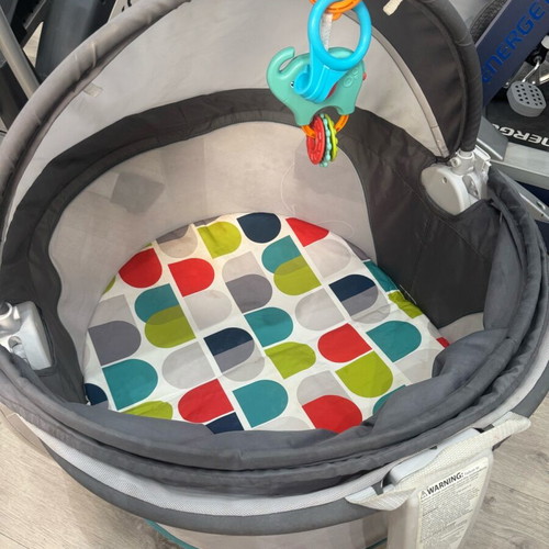 Fischer Price baby cot with mosquito net like new, beach or countryside