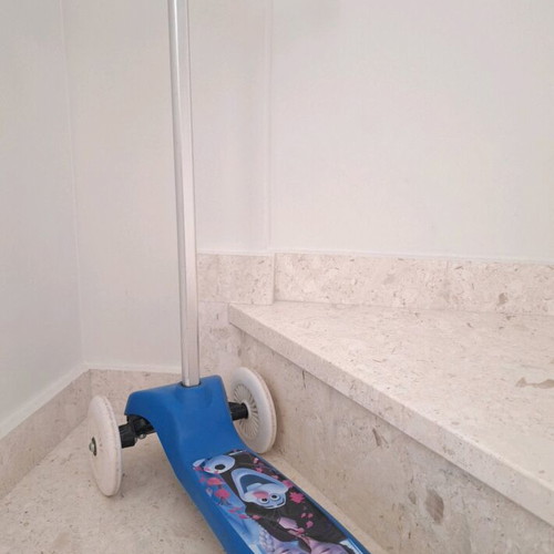 Used children's scooter FROZEN GIFT Helmet