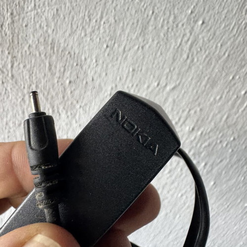 Nokia charger with thin pin T32