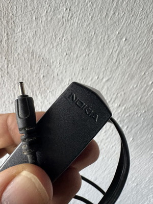 Nokia charger with thin pin T32