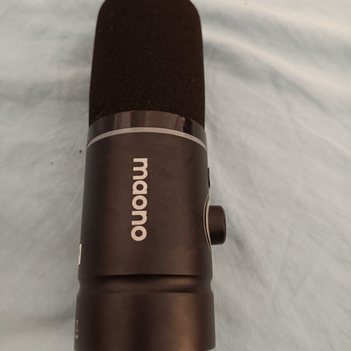 Maono PD200X dynamic microphone like new with XLR cable and shock mount