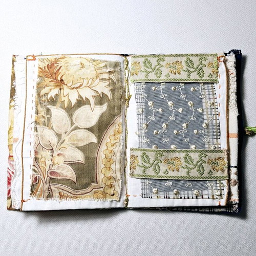 Handmade fabric needle and thread book pouch like new