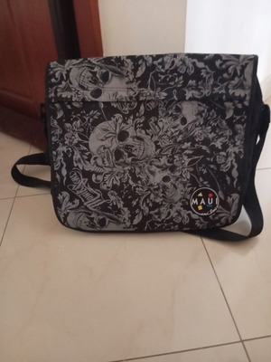 Maui shoulder bag like new, black and gray