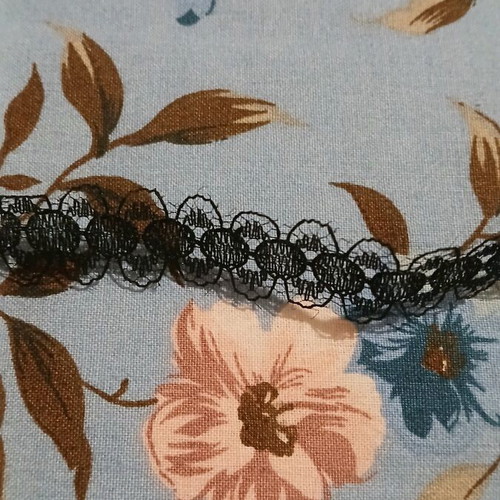 Chokers like new, 1 from Forever21 and 1 from Bershka, black and silver