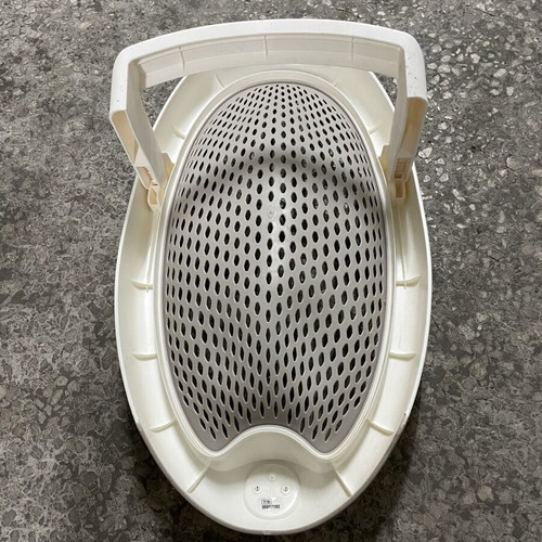 Ok Baby Jelly Bathing Base used with metal frame and fabric towel