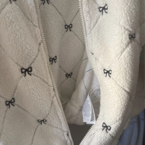 Gilly Hicks fleece jacket new, size XS, black and white
