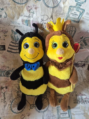 Bee plush toy set like new