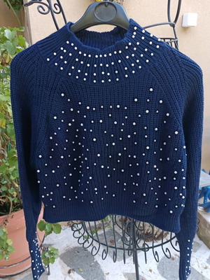 Knit navy blue crop top with pearls new, size S