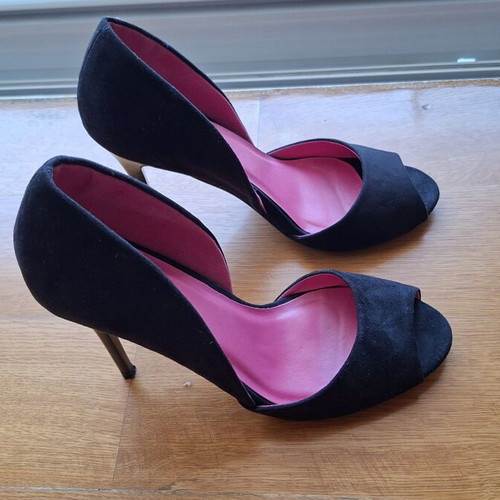 Ideal Shoes black suede high heels like new size 37