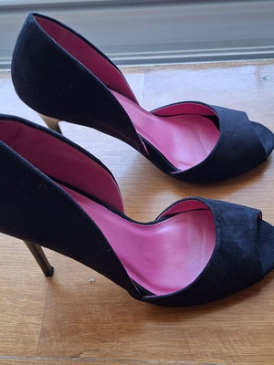 Ideal Shoes black suede high heels like new size 37