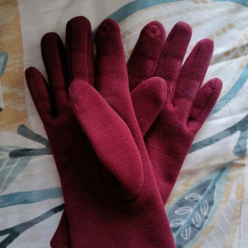 Burgundy gloves like new with fleece lining