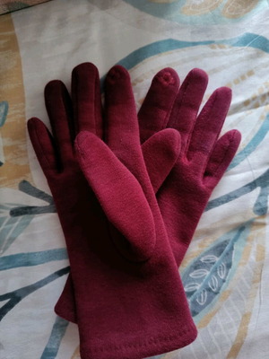 Burgundy gloves like new with fleece lining