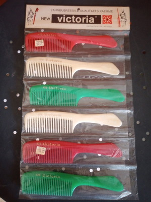 Victoria vintage plastic combs pack of 6, new