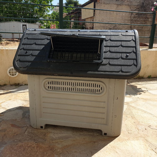 Dog house used medium size, polyester, gray with black roof
