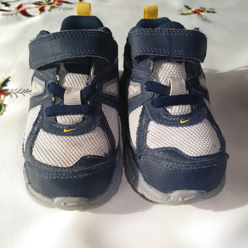 Nike boys' shoes like new, size 22.5