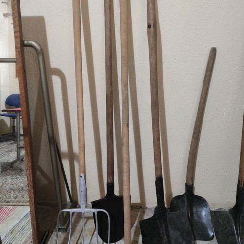 Set of 6 building and agricultural tools like new