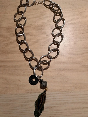 Necklace made of brass new with thick chain, feather and stone